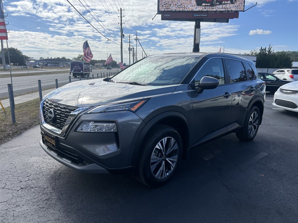 2022 Nissan Rogue SV's photo