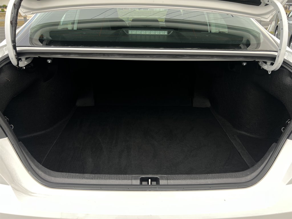2025 Toyota Camry LE - Photo 12
