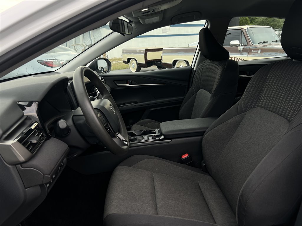 2025 Toyota Camry LE - Photo 7
