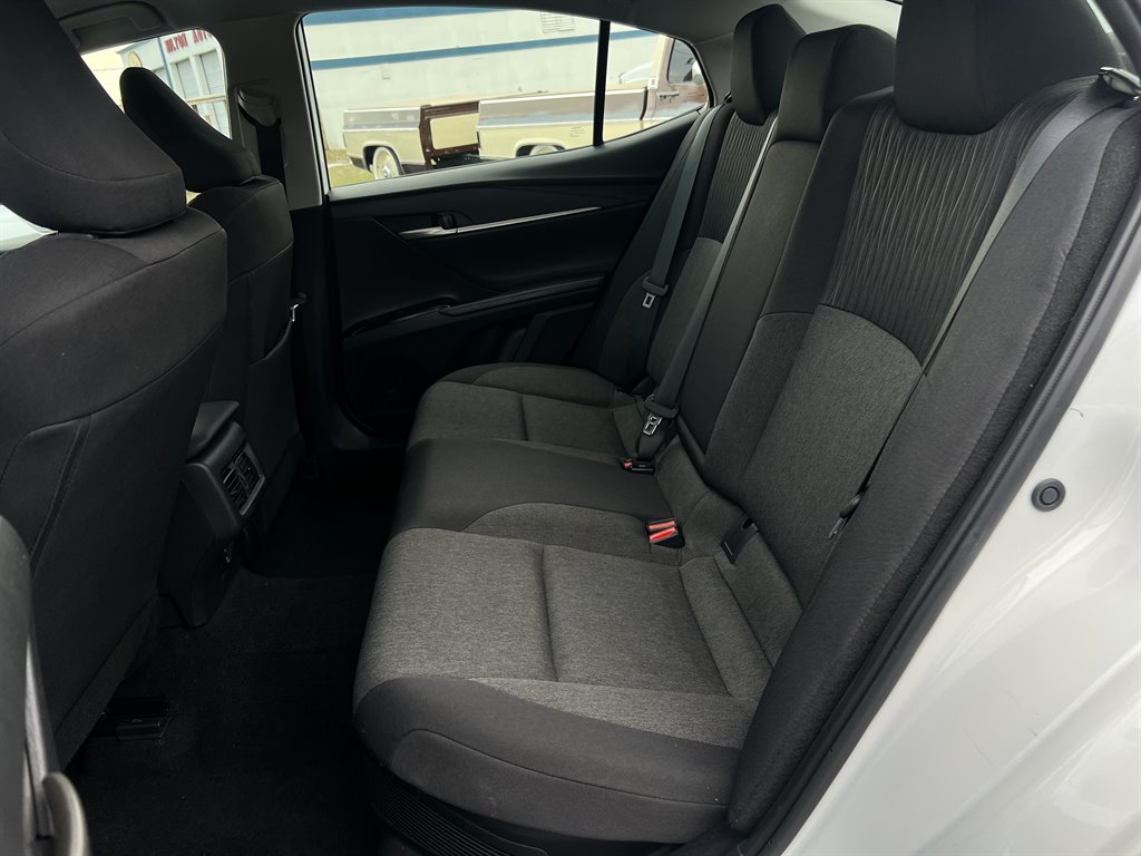2025 Toyota Camry LE - Photo 10