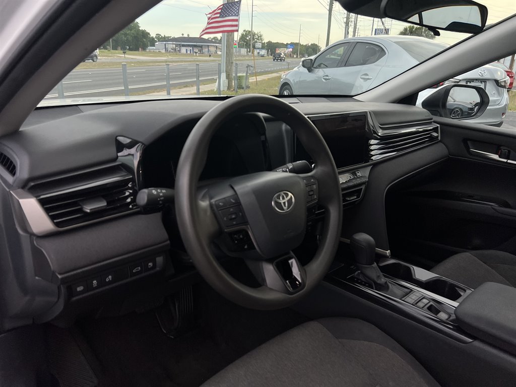 2025 Toyota Camry LE - Photo 8