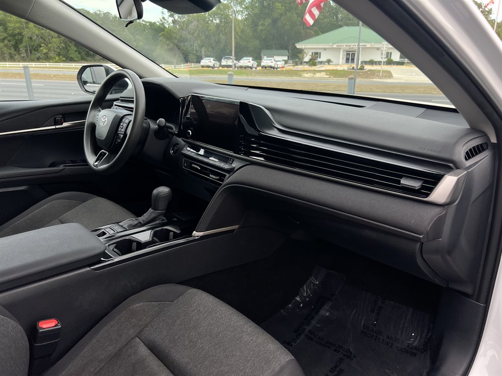 2025 Toyota Camry LE - Photo 15