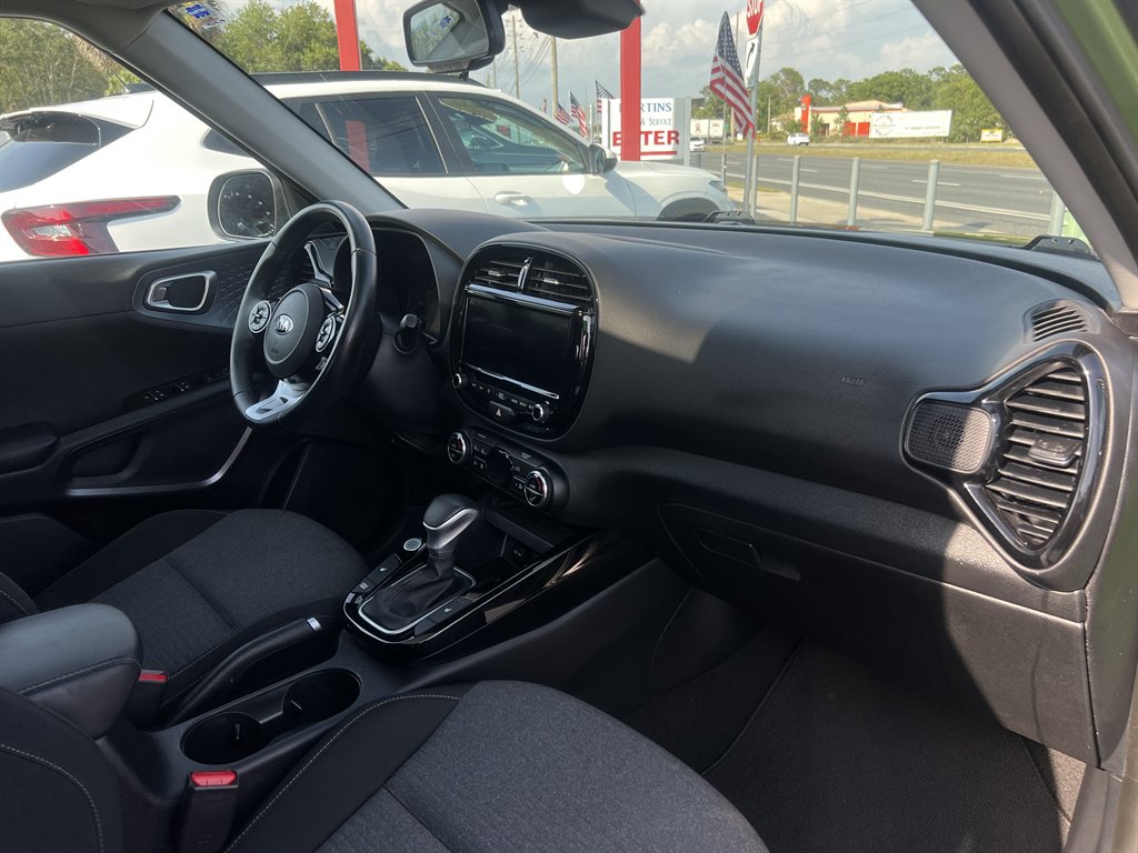 2021 Kia Soul EX - Photo 14