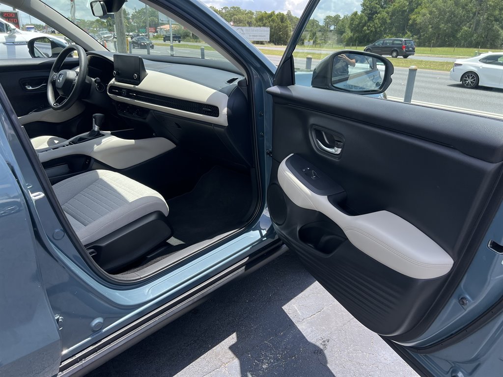 2025 Honda HR-V LX - Photo 12