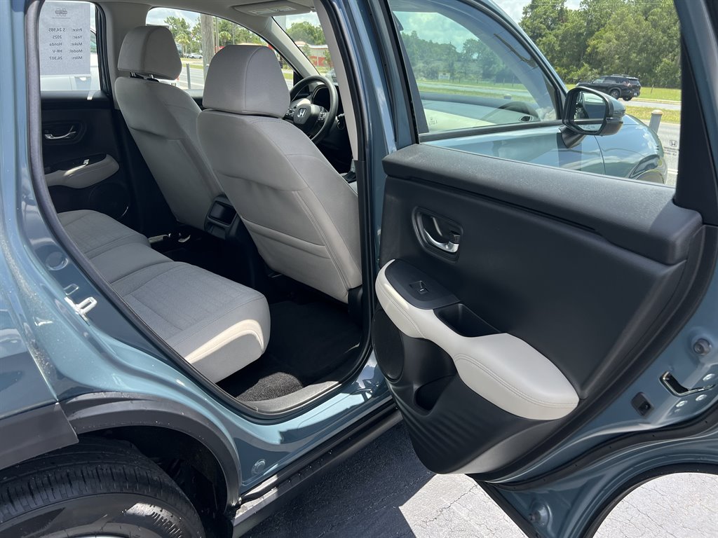 2025 Honda HR-V LX - Photo 11